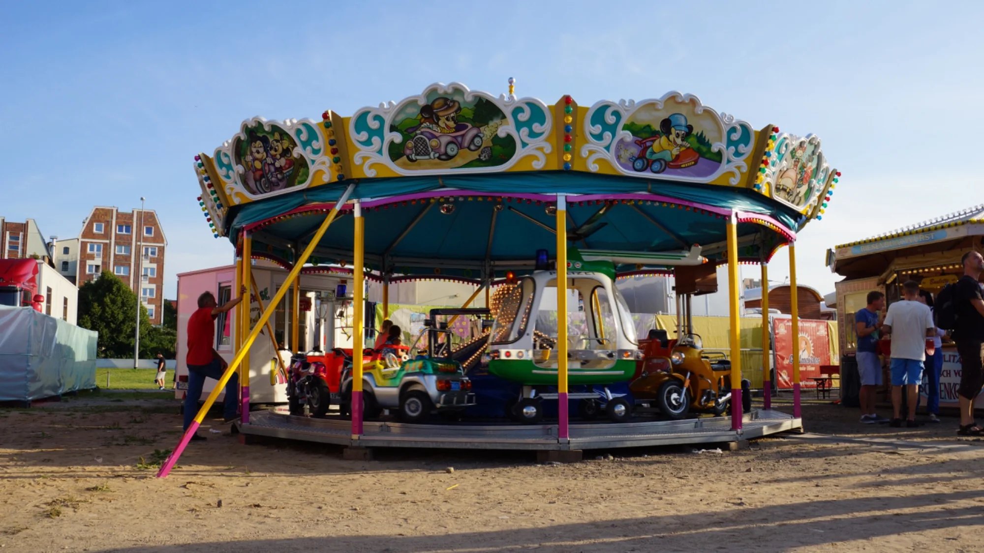 Weitere Ansicht des Kindersportkarussells