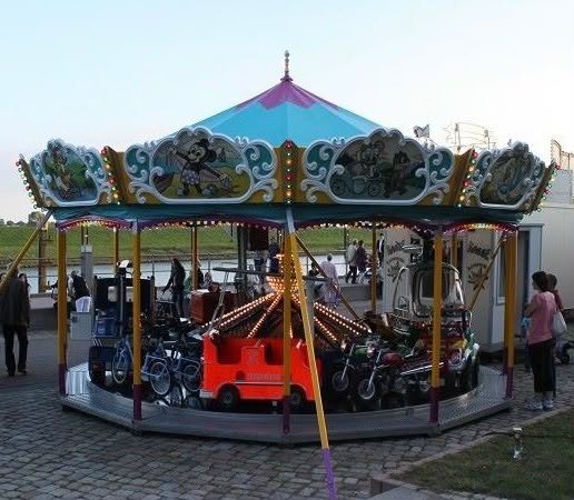 Kindersportkarussell auf dem Festplatz